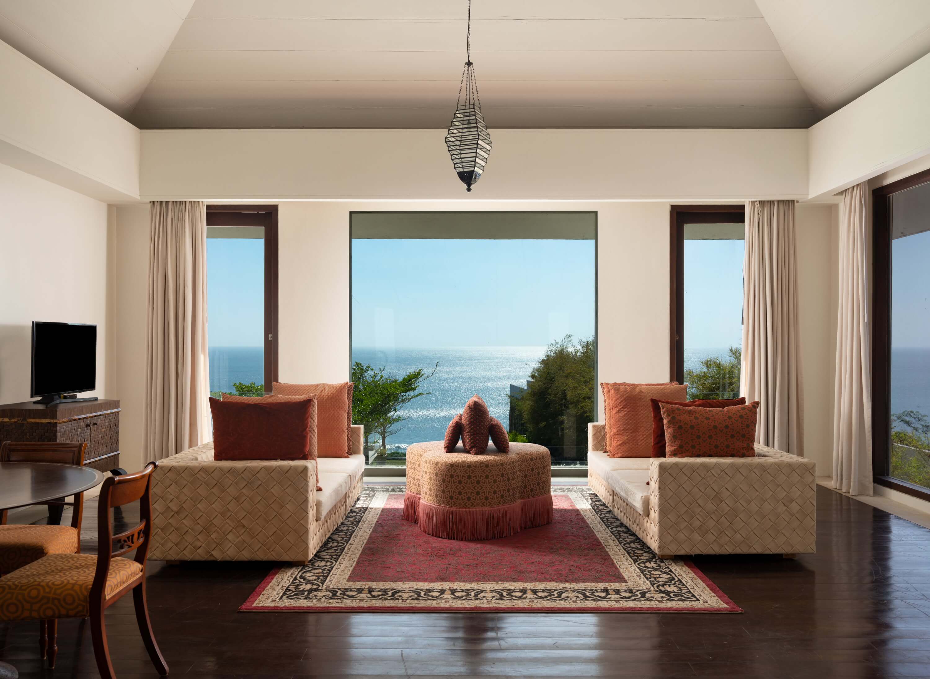 5 REASONS TO COME TO VILLA ANUGRAH